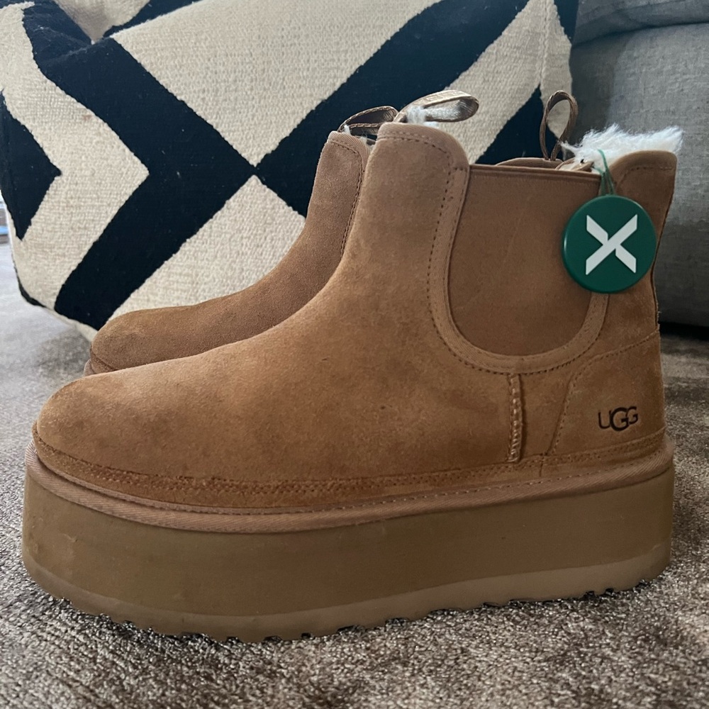 Ugg platform women’s size 10